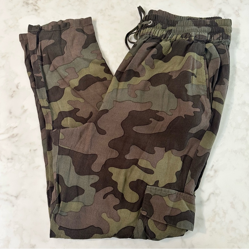 BP Camouflage Lightweight Cargo Joggers/pants. Size Small